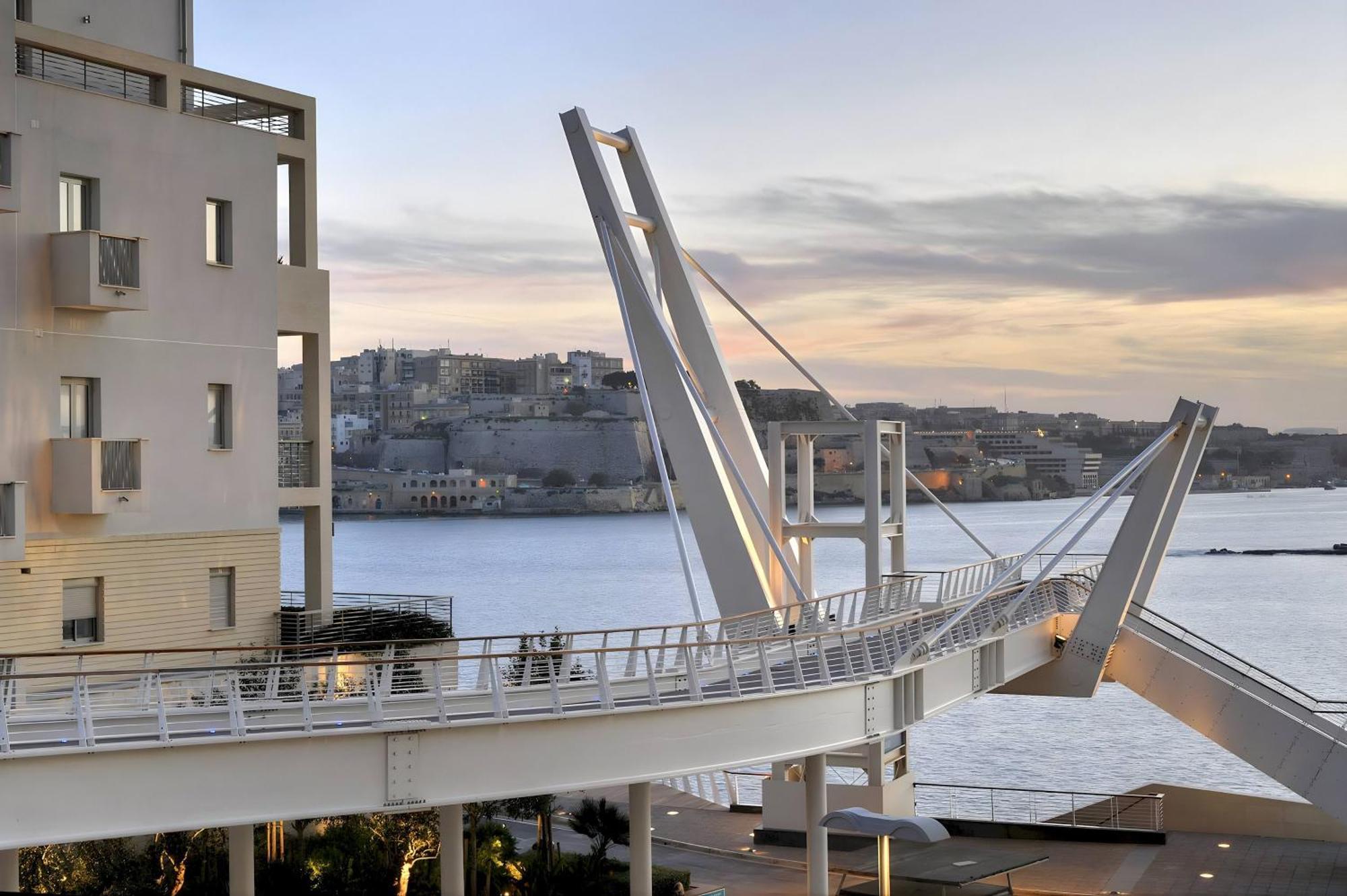 Central Sliema 3-Bedroom Retreat Exterior photo